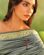 Load image into Gallery viewer, Samyukt Brooch Pin
