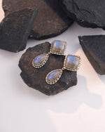 Load image into Gallery viewer, Amelia Earrings
